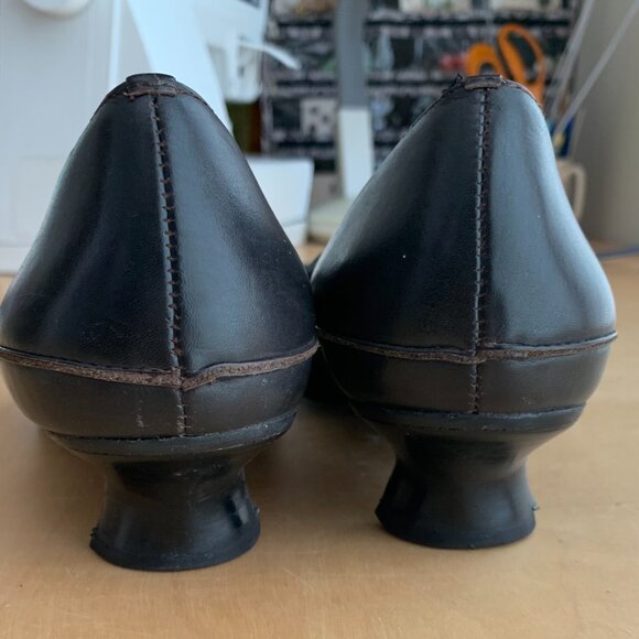 Tiamo Low Heel Pumps with Button Strap - Picture 4 of 6